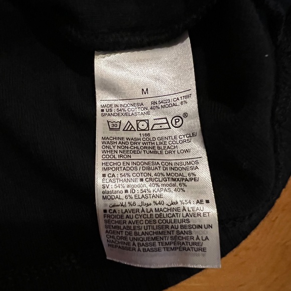 ✨BUNDLE✨ two t-shirts size Medium - Picture 6 of 6